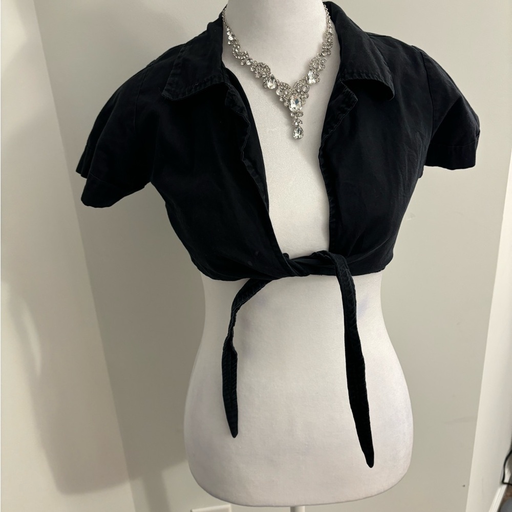 Language Black Polo Collar Crop Top